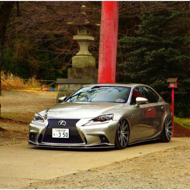 Lexus IS